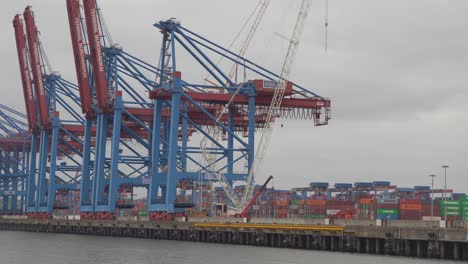 Hamburg-port-view-on-a-cloudy-day