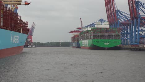 Blick-Auf-Den-Hamburger-Hafen-An-Einem-Bewölkten-Tag