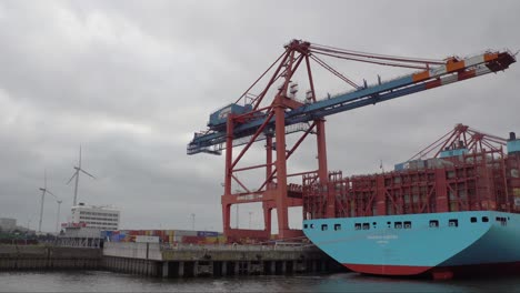 Hamburg-port-view-on-a-cloudy-day