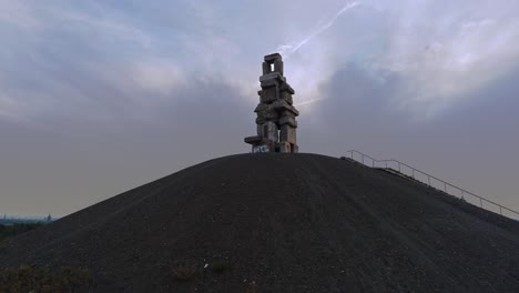 Hyperlapse,-Vorrat-Rheinelbe-Berühmtes-Wahrzeichen-Denkmal-Auf-Einem-Hügel-In-Deutschland