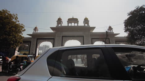 Eine-Weitwinkelaufnahme-Des-Gurudwara-Tempels-In-Neu-Delhi