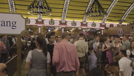 Munich,-Alemania---30-De-Septiembre-De-2019:-Escenas-De-Celebración-Del-Festival-De-La-Cerveza-Alemana-Oktoberfest