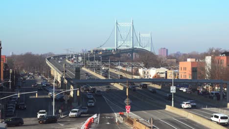 Robert-F-Kennedy-Bridge,-Cars-Driving-To-and-From-Queens-NY-Over-Bridge-During-Sunny-Day