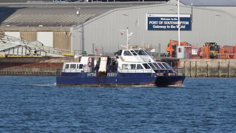 Hythe-Ferry-in-Southampton-Water-clip-6