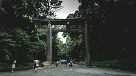 Meiji-Jingu-Tore-Im-Zeitraffer-