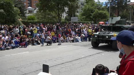 Humvee-In-Einer-Militärparade-Der-Kolumbianischen-Armee