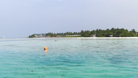 Ankunft-In-Einem-Ferienresort-Auf-Einer-Paradiesischen-Insel-Der-Malediven-Per-Boot-Oder-Wasserflugzeug