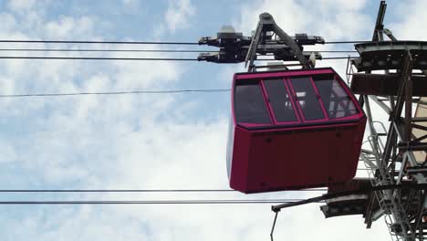 Ropeway-coming-out-from-the-Station