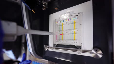 Electroforesis-En-El-Sistema-Hydrasys-En-El-Laboratorio-Médico.