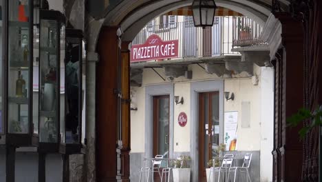 Saluzzo,-Piemont,-Italien,-Leere-Straßen,-Altstadt,-Alte-Gebäude,-Monumente