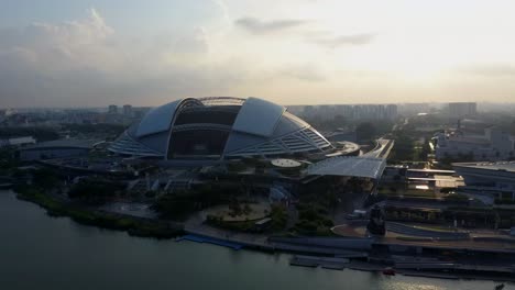 Luftdrohnenaufnahme-Des-Nationalstadions-Von-Singapur-Bei-Sonnenaufgang