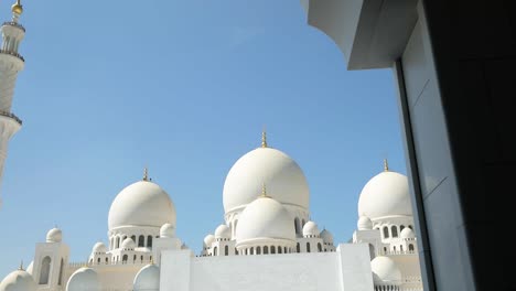 Revealing-Shot-Of-Sheikh-Zayed-Mosque-Dome-In-Abu-Dhabi,-UAE