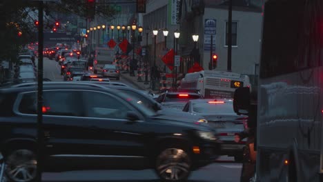 Rush-Hour-traffic-on-Walnut-Street,-Philadelphia