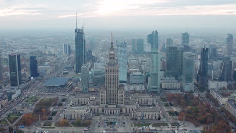 Palacio-De-La-Cultura-Y-La-Ciencia-Centro-De-La-Ciudad-Varsovia-Polonia-Volar-Hacia-Arriba