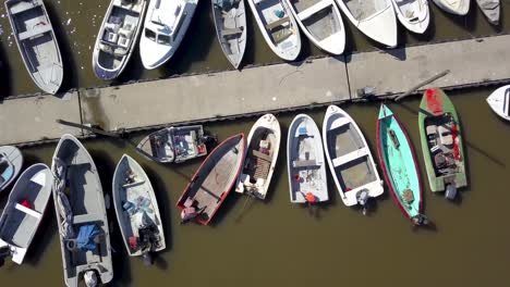 Top-down-shot-of-a-bunch-of-boats-docked-on-a-small-pier-in-Tigre-town