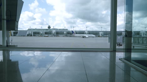 Timelapse-of-the-Munich-Airport-looking-outside-of-the-department-windows