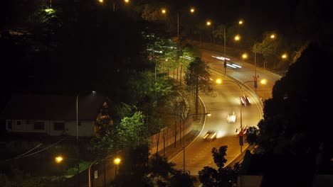 Zeitraffer-Der-Autobahn-Bei-Nacht-Neben-Einem-Haus-In-Johor-Bahru,-Malaysia