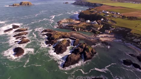 El-Puerto-De-Ballintoy-Es-Sinónimo-De-Pyke-Y-Las-Islas-De-Hierro