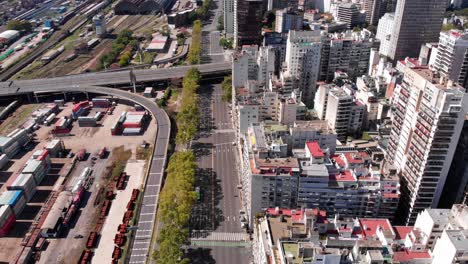 Avenida-Desierta-Durante-La-Pandemia-Del-Coronavirus,-Buenos-Aires