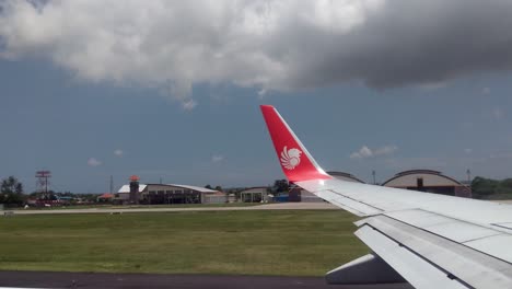 El-Avión-Boeing-737-800-Pertenece-A-Malindo-Airlines-Despegando-En-El-Aeropuerto-Internacional-Ngurah-Rai,-Denpesar,-Bali,-Indonesia