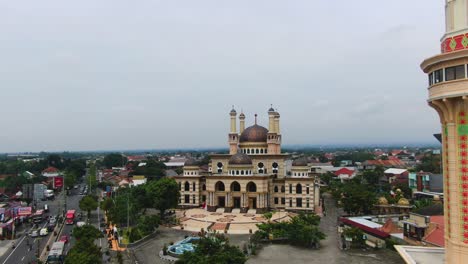 Facade-and-minarets-of-Al-Aqsa-mosque-in-Klaten,-Java-Indonesia-aerial-dolly-out