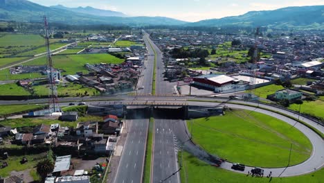 Empty-panamerican-highway-in-Ecuador-because-of-protests