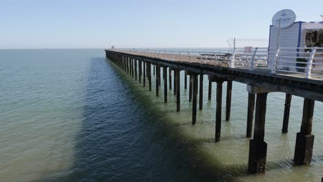 Blick-Auf-Das-Ende-Des-Felixstowe-Pier,-Der-Den-Vögeln-überlassen-Wurde