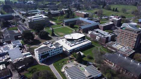 Vista-Aérea-Leyendo-Universidad-Campus-Central-Invierno