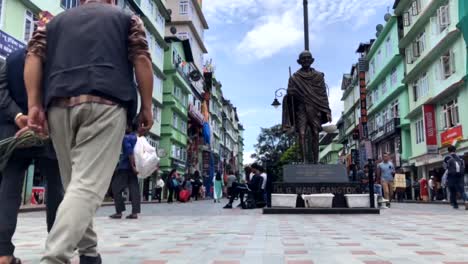 Lapso-De-Tiempo-Del-Día-Frente-A-La-Estatua-De-Mahatma-Gandhi-Ubicada-En-M