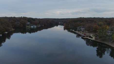 Aerial-reveal-of-lake-marina