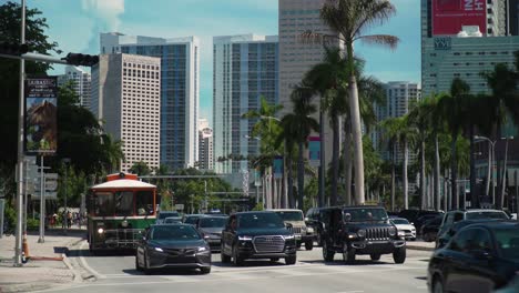 Straßenansicht-Vom-Biscayne-Blvd-In-Der-Innenstadt-Von-Miami