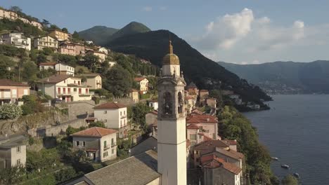 Un-Clásico-Pueblo-Italiano-En-Italia-En-Las-Montañas-Cerca-De-Un-Lago,-Nesso,-Lago-Como