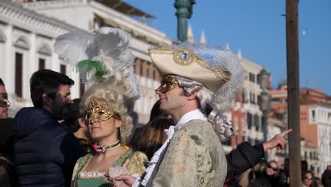 Representando-A-La-Familia-Noble-Veneciana-De-Clase-Alta-En-El-Carnaval-De-Venecia-Italia