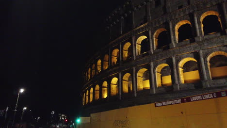 Vídeo-4k-Del-Coliseo-Desde-El-Camino-Principal-Para-Llegar-A-él.