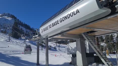 Base-to-Base-Gondola,-Ski-Lift-in-Lake-Tahoe-Resort-on-Sunny-Winter-Day,-Olympic-Village,-California-USA