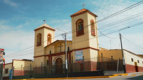 Fachada-Barroca-De-Una-Iglesia-Con-Arquitectura-Colonial-Española:-Iglesia-Matriz-De-Zaña,-Provincia-De-Chiclayo,-Departamento-De-Lambayeque-En-Perú.