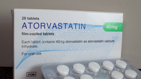 Blick-Auf-Die-Atorvastatin-Box.-Schwenk