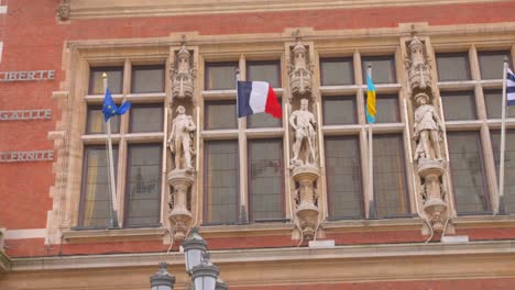 Detalle-De-La-Fachada-Del-Ayuntamiento-De-Dunkerque-En-Dunkerque,-Francia