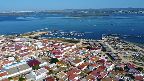 Isla-De-Culatra,-Joya-Escondida-Del-Algarve,-Cultura-Tradicional,-Paisaje-Tranquilo