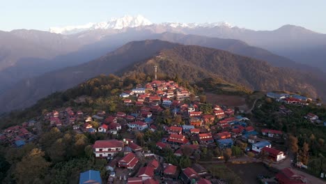 Vista-Aérea-De-La-Aldea-De-Montaña-Ghalegaun-En-Kaski,-Nepal