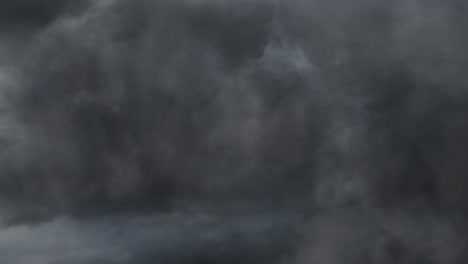 Thunderstorm-with-lightning-bolts-in-dark-clouds