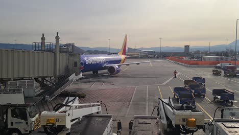 Avión-De-Southwest-Airlines-Llegando-Al-Aeropuerto-Internacional-De-Reno-Tahoe,-Nevada,-EE.UU.