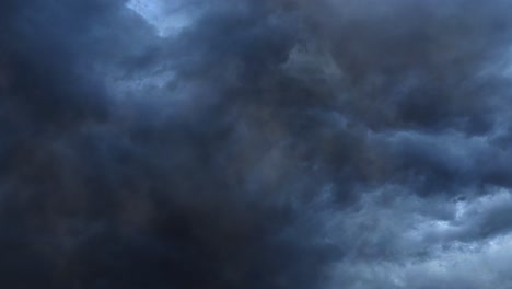 Nubes-De-Tormenta-En-El-Cielo-Oscuro,-Ultra-Hd