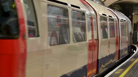 Going-to-Elephant-and-Castle,-Tube,-London,-United-Kingdom