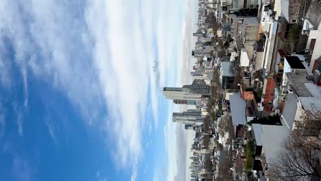 Lapso-De-Tiempo-Del-Horizonte-De-Buenos-Aires-En-El-Barrio-De-Palermo-Con-Cielo-Nublado