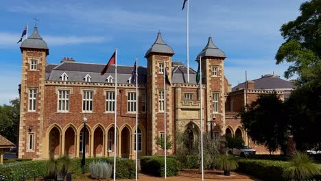 Casa-De-Gobierno-De-Perth,-Australia-Occidental,-Plano-General,-Ligero-ángulo-Desde-La-Izquierda