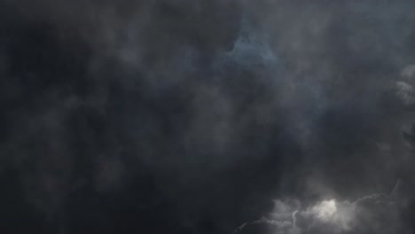 supercell-thunderstorm-and-lightning-bolts-ultra-HD