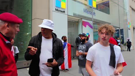 A-street-level-view-of-the-people's-mayor,-Curtis-Sliwa-of-the-New-York-City's-Guardian-Angels