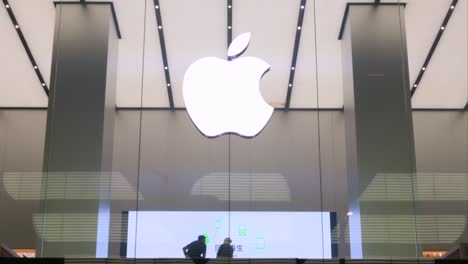 The-official-Apple-Store,-belonging-to-the-American-multinational-technology-company,-located-in-Hong-Kong