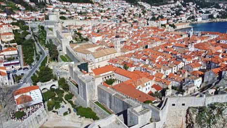 Malerische-Stadtlage,-UNESCO-Weltkulturerbe,-Touristenziel